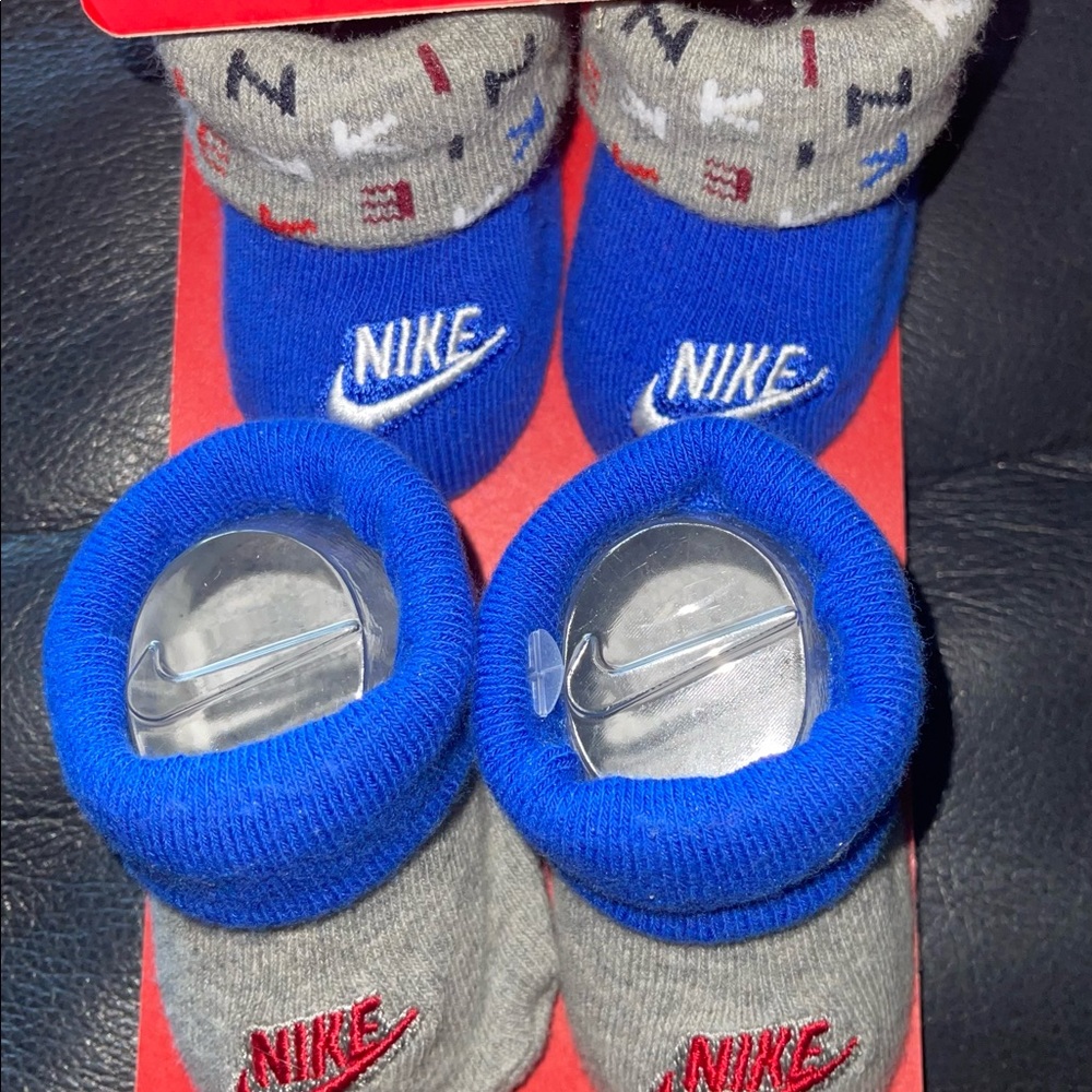 NEW 2 pair Nike baby booties/socks